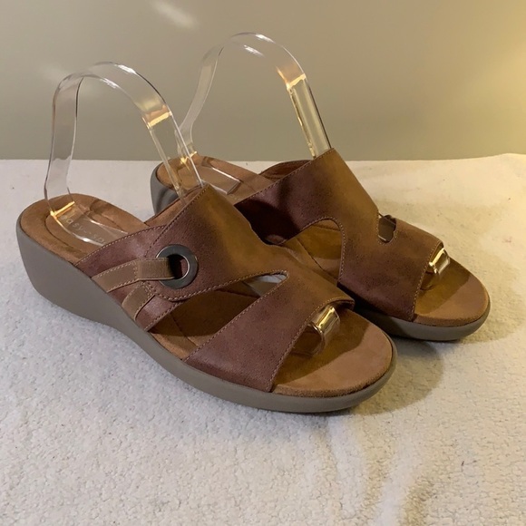 Easy Spirit Sandals Size 8W - Picture 2 of 7